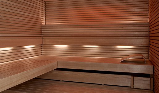 Du bois de hemlock pour l'aménagement du sauna