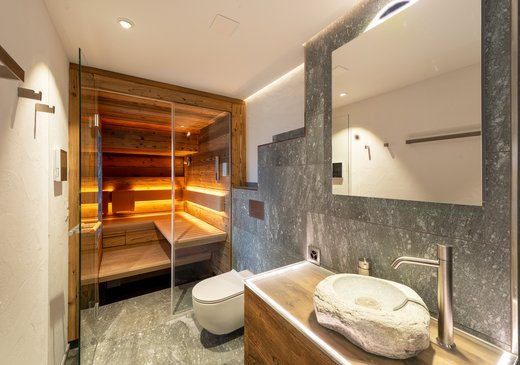Référence privée Sauna dans une petite salle de bain