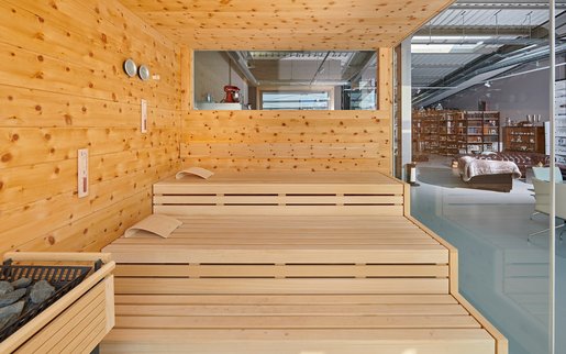 Le sauna en pin cembro a un effet apaisant sur le corps et l'esprit.