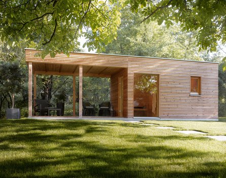 Un sauna de jardin enveloppé dans une ambiance naturelle